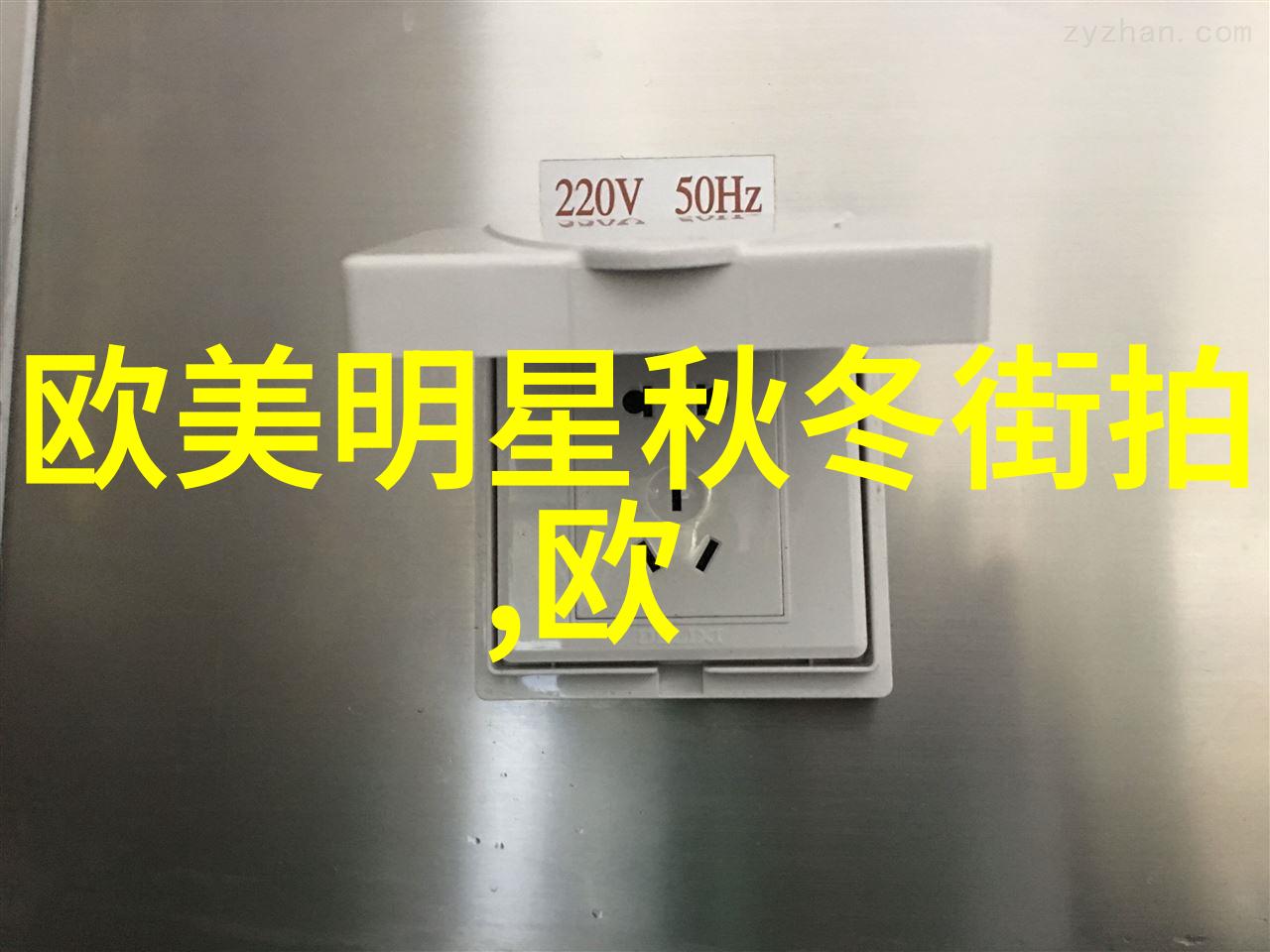 明星穿过的高定怎么处理黄梦莹波浪卷发香肩微露修长白皙发亮简直美出了天际